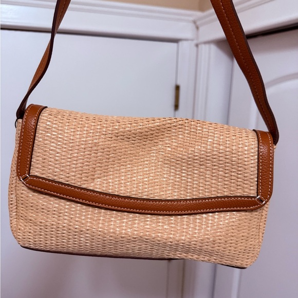Elegant Tan and Brown Woven Shoulder Bag - Picture 2 of 7